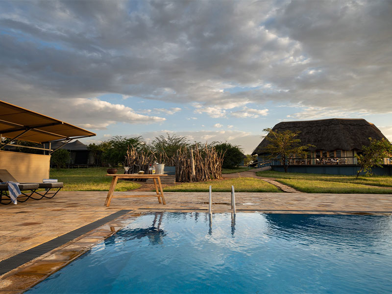 Mara-mara-tented-swimming